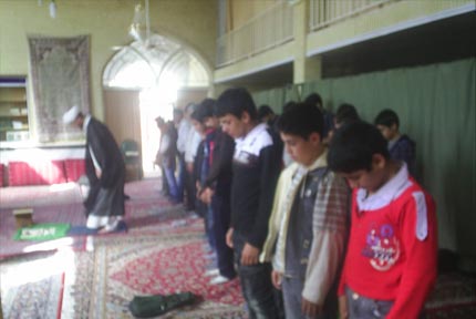 برگزاری نماز جماعت در مدرسه راهنمایی شهید مطهری - شاهرود