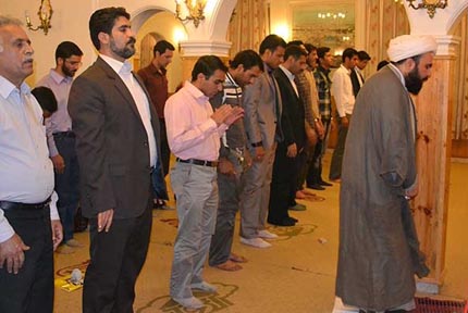 نماز جماعت در انجمن دانش آموختگان دبیرستان های نمونه یزد