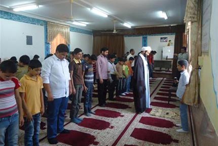 نماز پسران دانش آموز