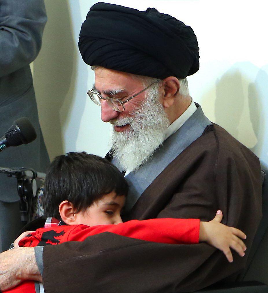 فرزند شهید شیرخانی از شهدای مدافع حرم در آغوش رهبرانقلاب